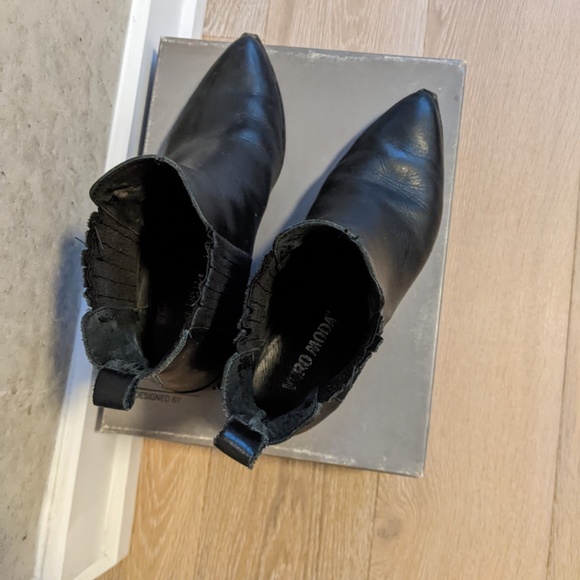 Vera Moda Maria black leather Chelsea boots, shoes US 7/ EU 38 (fits like US 8) - Picture 2 of 6